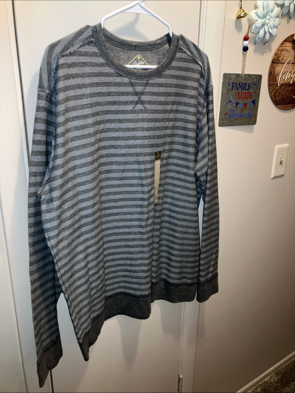 Paradise Collection Men's Gray Striped Long Sleeve Sweatshirt Large New